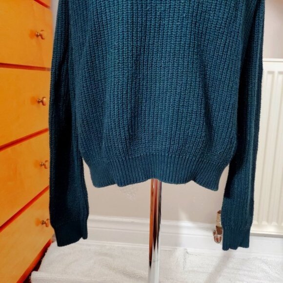 Hunter Green Ring Neck Strappy Front Knit Sweater- S - Picture 4 of 12